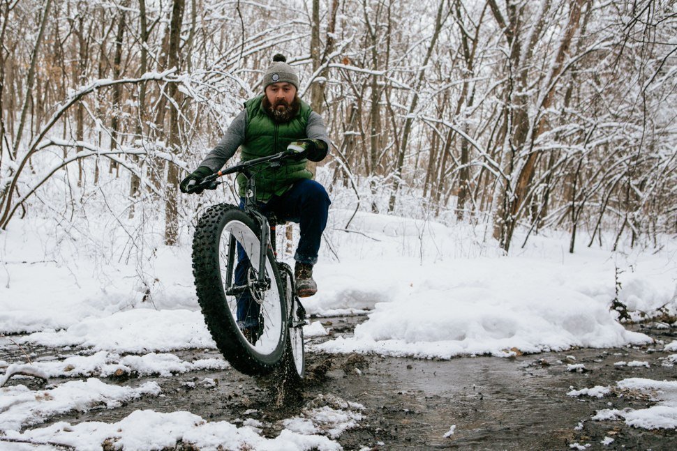 Зима какие велосипеды. Электровелосипед в зимнюю слякоть. Старый велосипед зима. Велосипед для зимы купить.