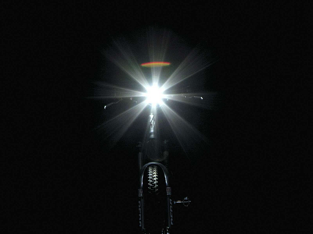 картинка TOPEAK WhiteLite Aura, фонарь передний от магазина Eltreco